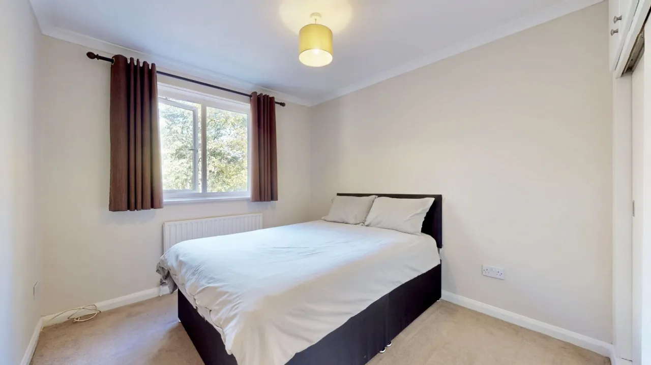 Buckingham Avenue, Perivale, UB6, photo 9