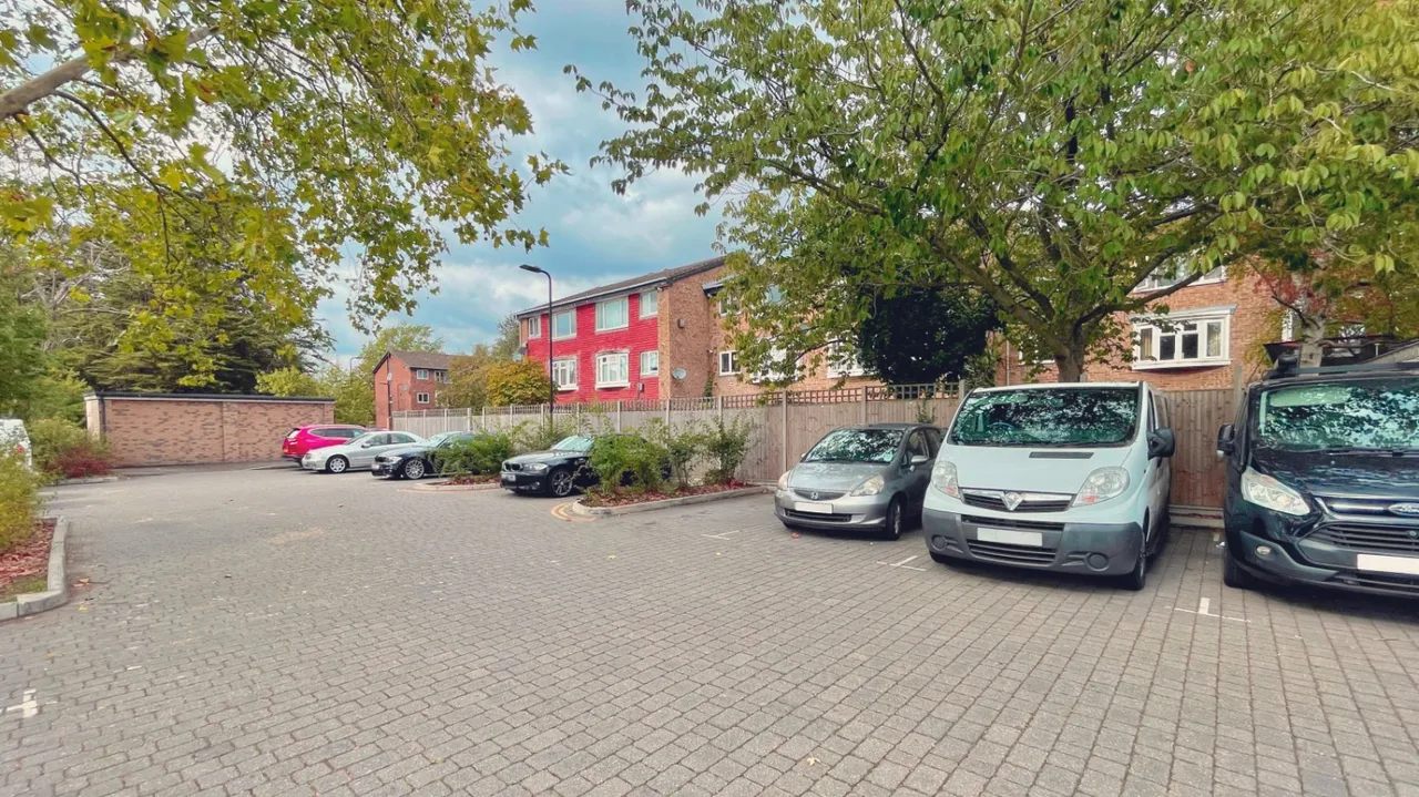 Buckingham Avenue, Perivale, UB6, photo 19