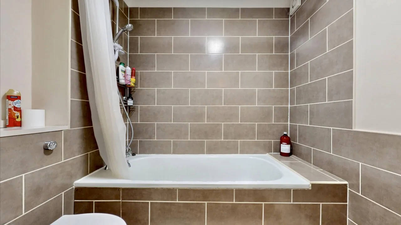 Buckingham Avenue, Perivale, UB6, photo 15