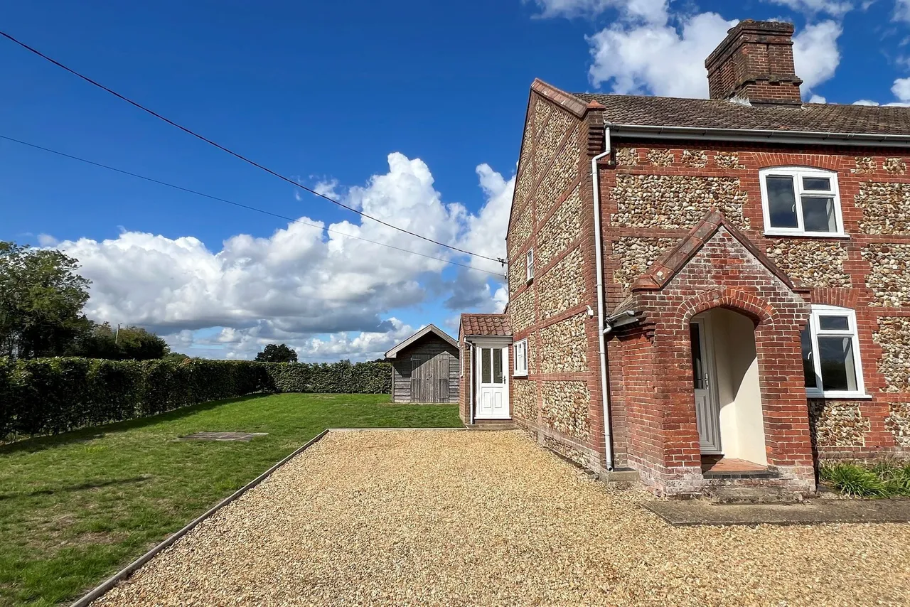 2 bed house to rent, Wendling