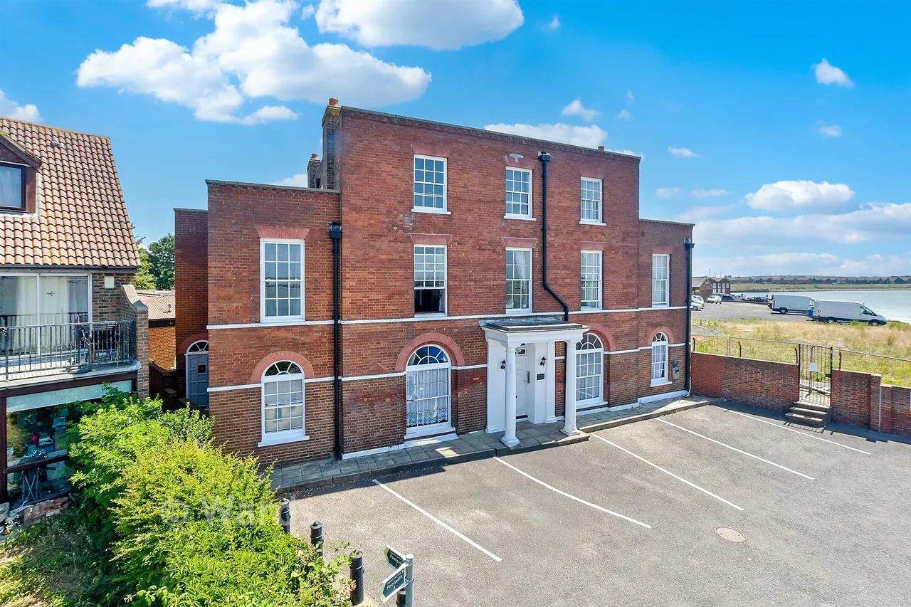 1 bed flat for sale, West Street, Queenborough, ME11