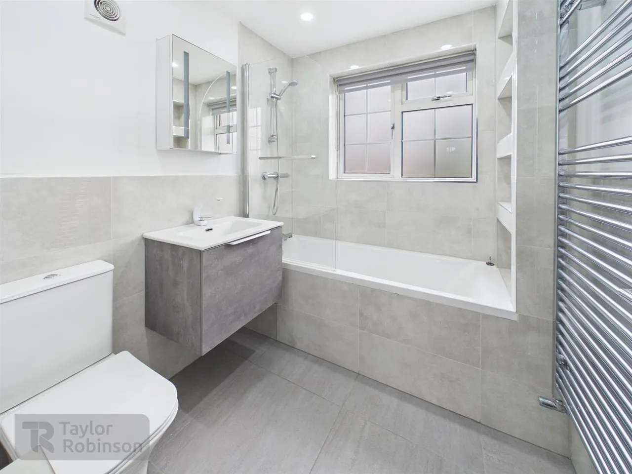 St Hildas Close, Pound Hill, RH10, photo 6