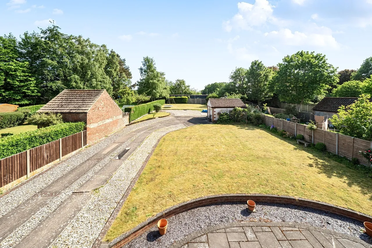 Flixborough Road, Burton-Upon-Stather, DN15, photo 13