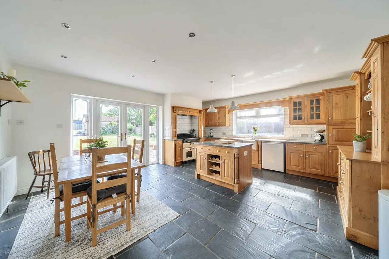 Flixborough Road, Burton-Upon-Stather, DN15, photo 3