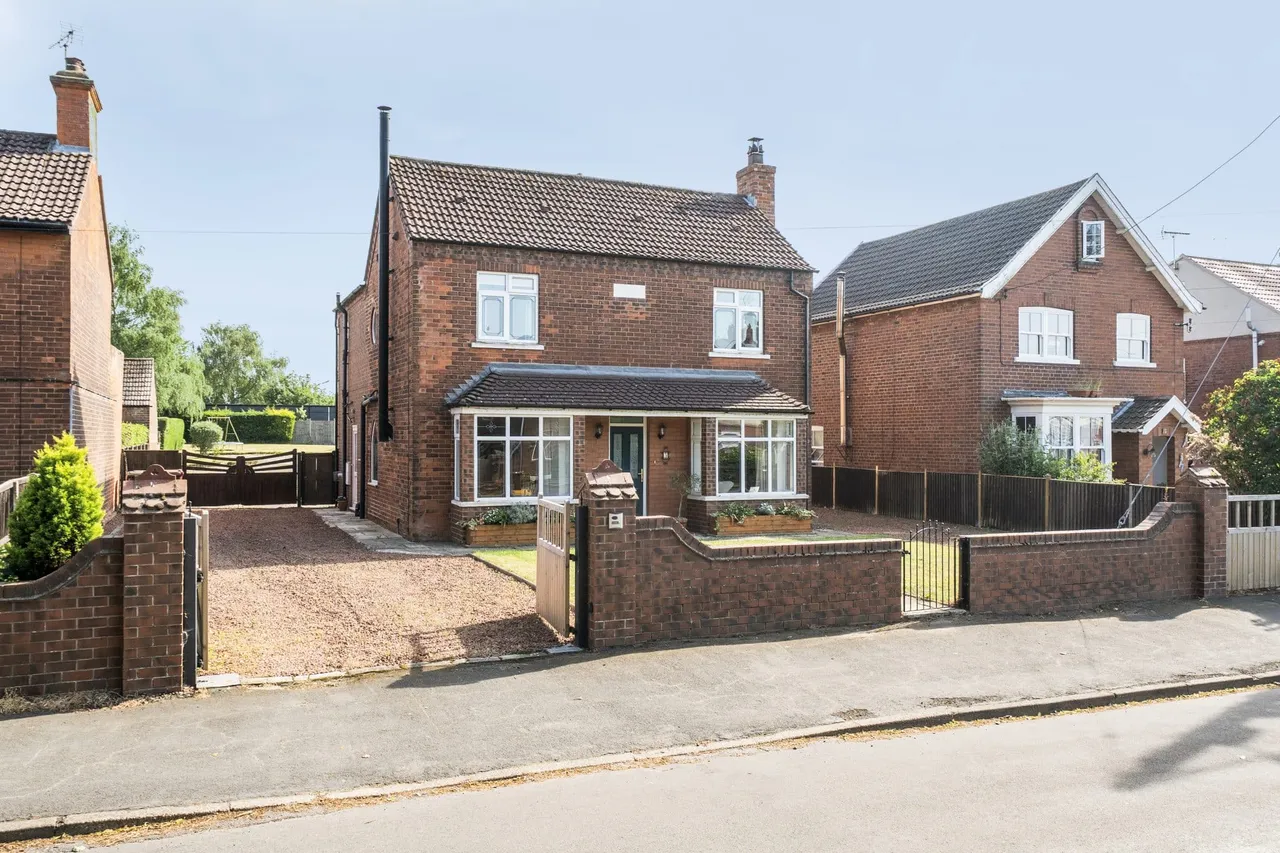 Flixborough Road, Burton-Upon-Stather, DN15, photo 2