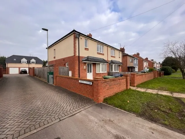 3 bed property to rent, Broadway, Yaxley, PE7