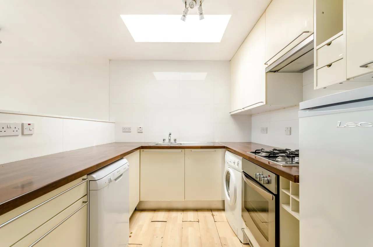 Flat 5, Redlands Court, 21 London Lane, Bromley, photo 5