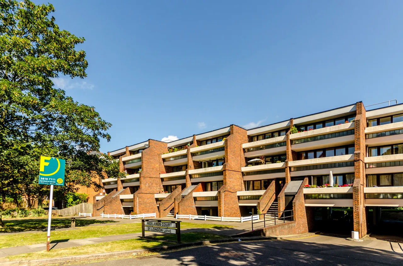 2 bed flat to rent — Flat 5, Redlands Court, 21 London Lane, Bromley
