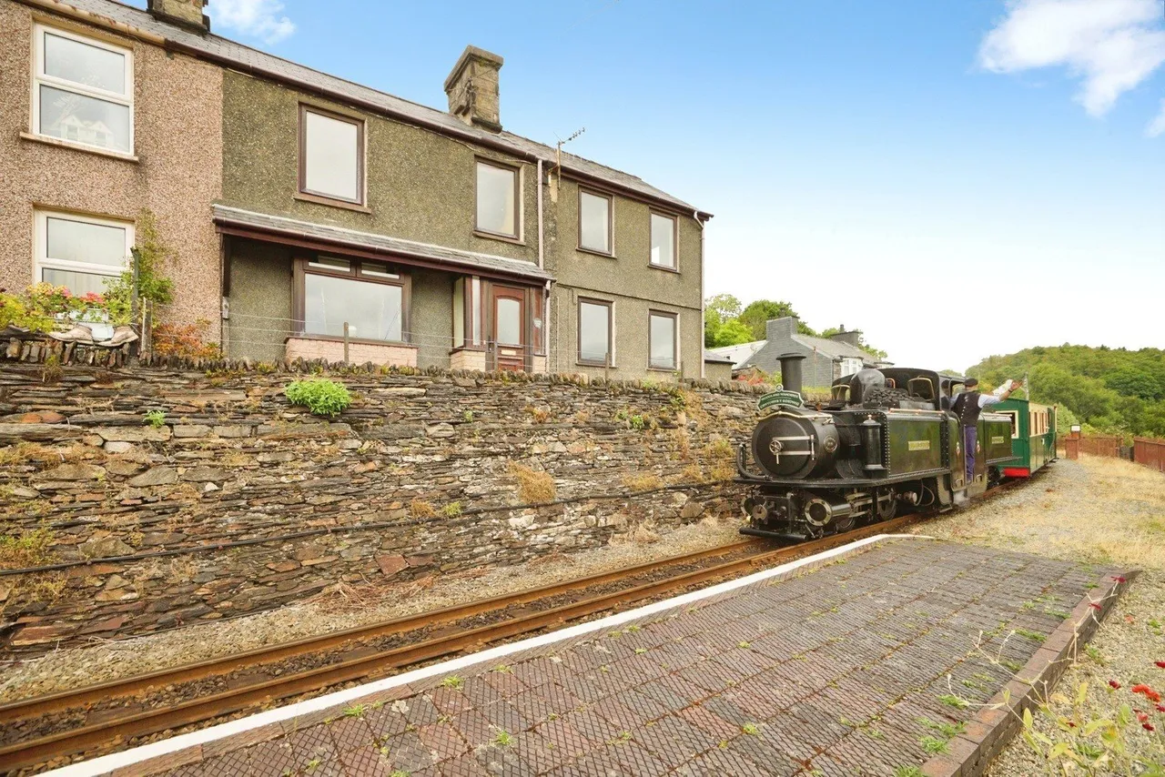 3 bed house for sale, Railway Terrace, Penrhyndeudraeth, LL48