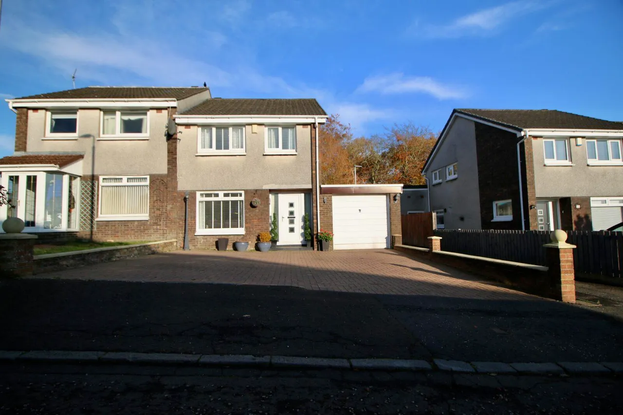 3 bed house for sale — Thorniecroft Place, Condorrat, G67 4JU