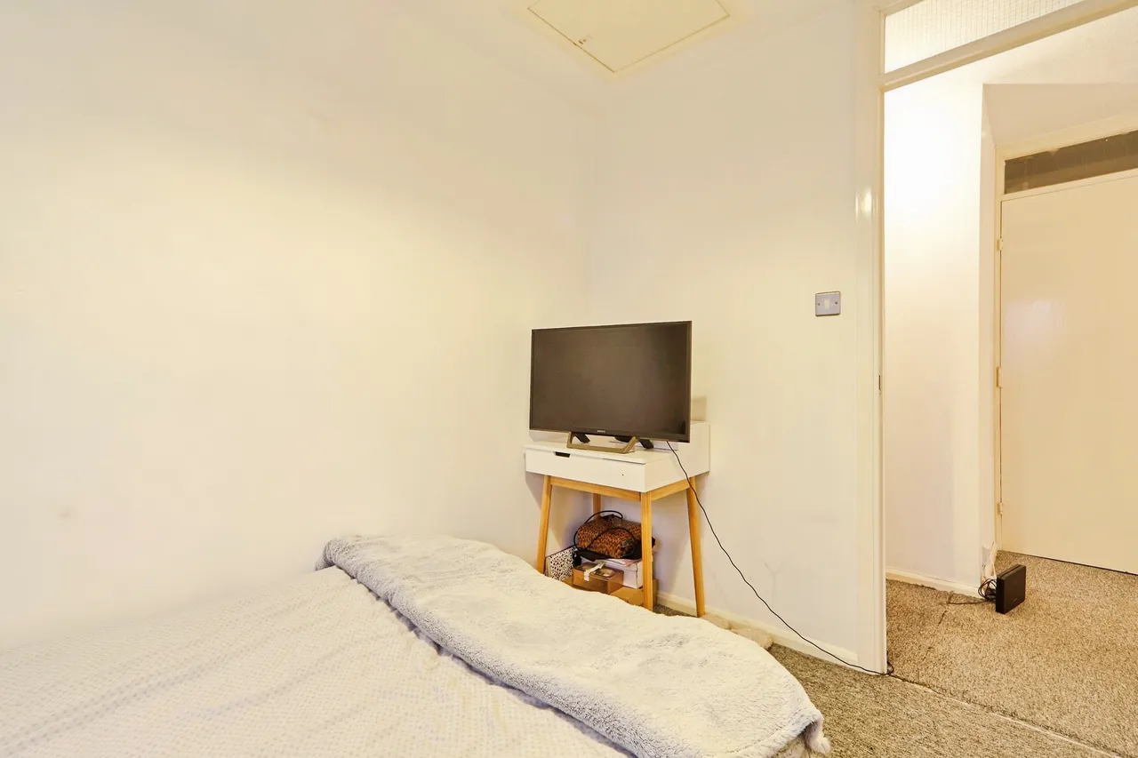 Mount Pleasant Gardens, Leeds, LS8, photo 13