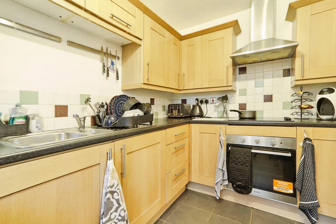 Mount Pleasant Gardens, Leeds, LS8, photo 2
