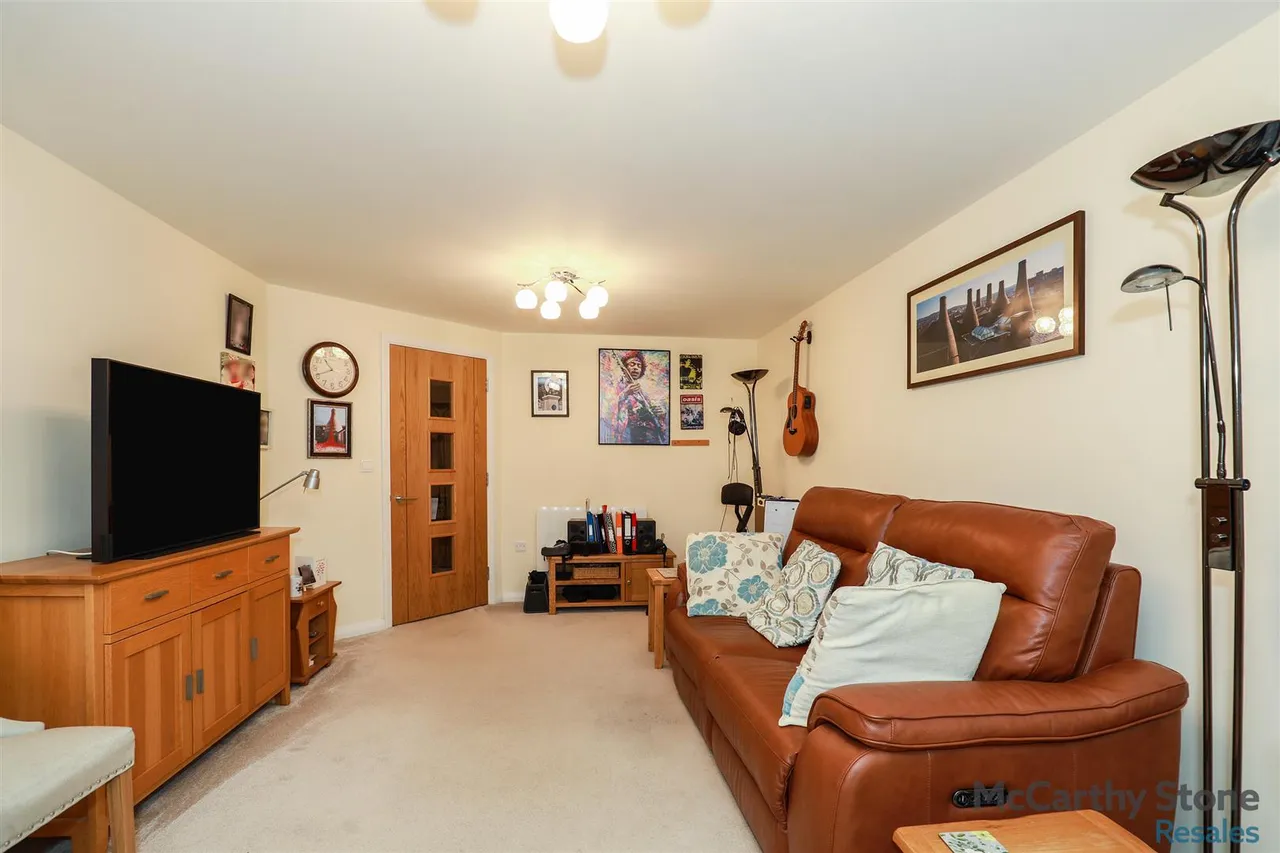 Portland Street, Leek, ST13, photo 3