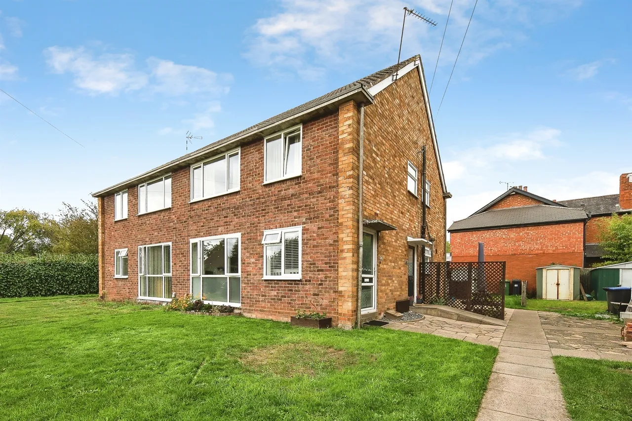 2 bed flat for sale, Denton Close, Kenilworth, CV8