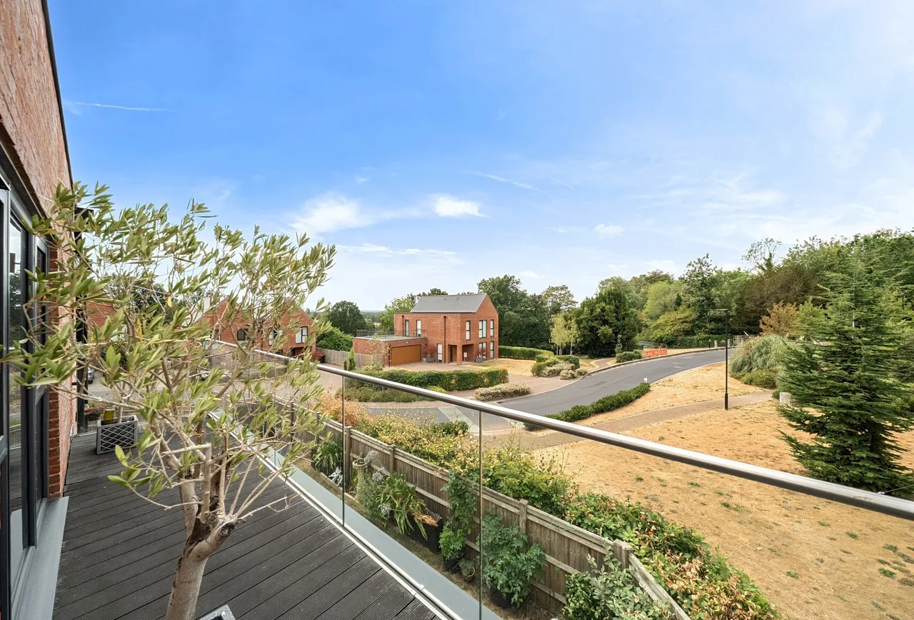 Hallowes Close, Redhill, RH1 4EB, photo 18