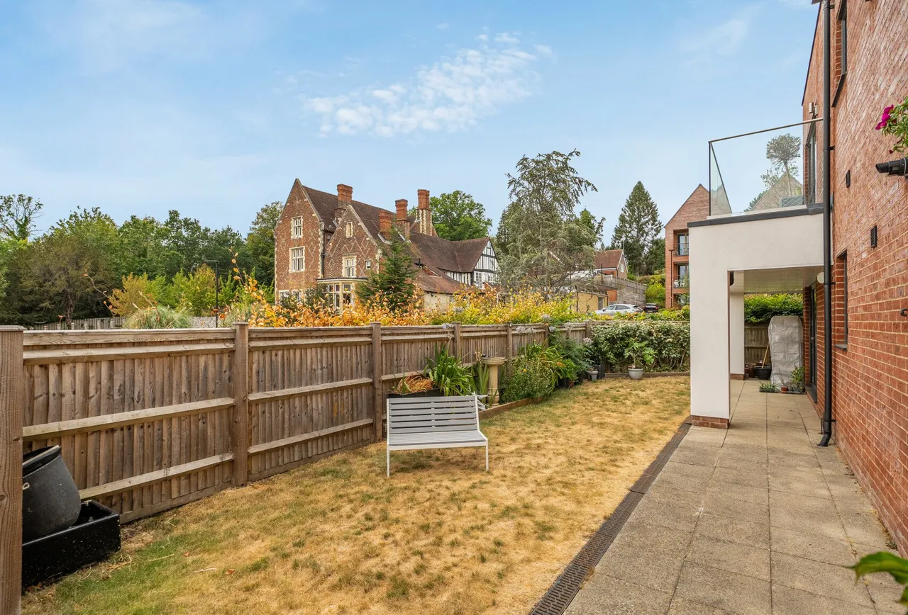 Hallowes Close, Redhill, RH1 4EB, photo 17