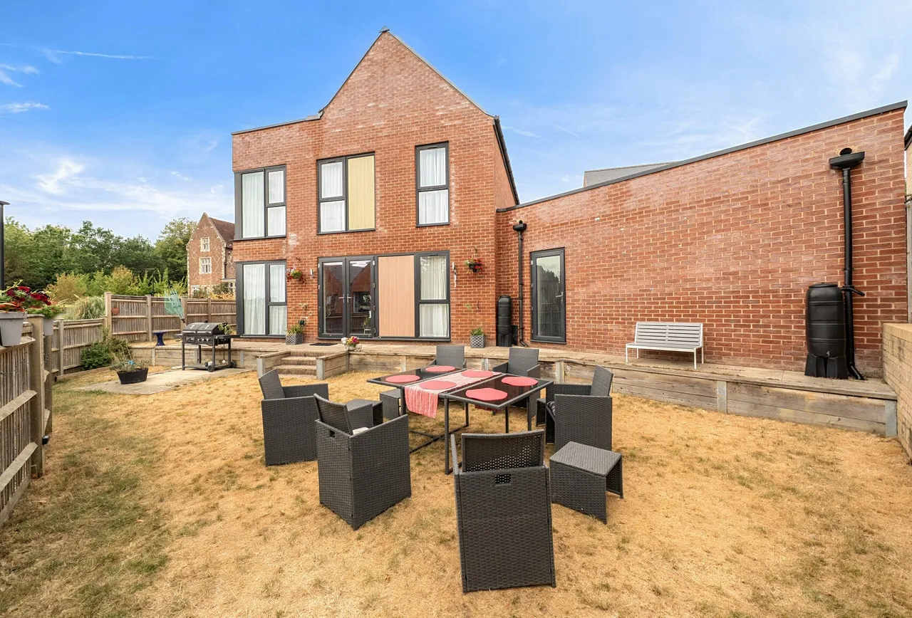 Hallowes Close, Redhill, RH1 4EB, photo 16