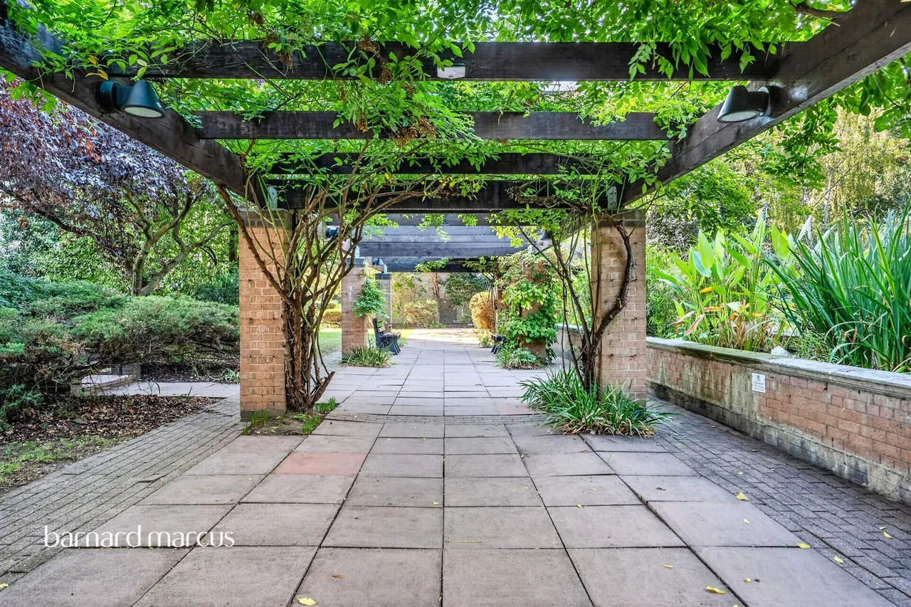 Sullivan Close, London, SW11, photo 9
