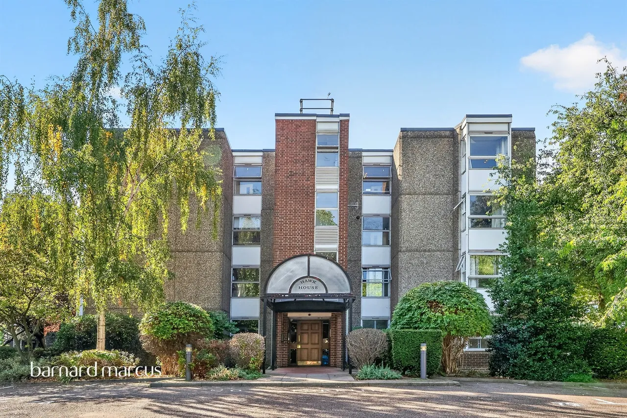 1 bed flat for sale, Sullivan Close, London, SW11