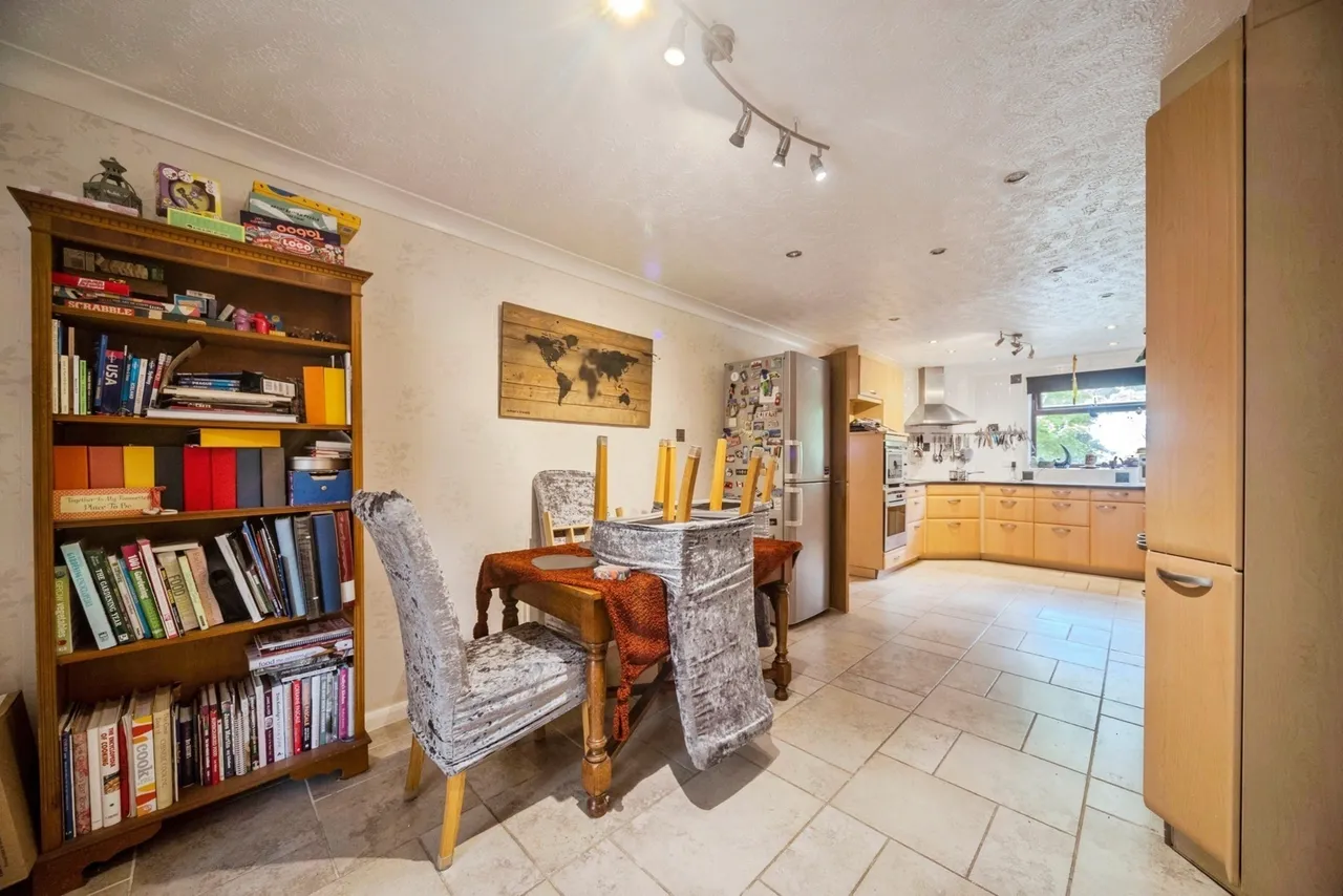 Chinnor Road, Bledlow, Princes Risborough, Buckinghamshire, HP27, photo 3