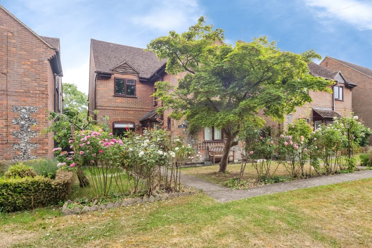 4 bed house for sale — Chinnor Road, Bledlow, Princes Risborough, Buckinghamshire, HP27