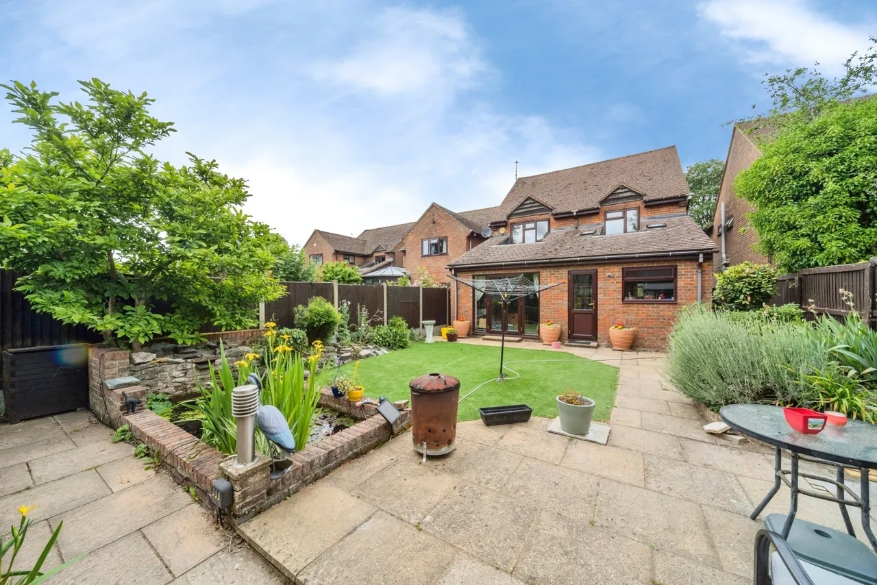 Chinnor Road, Bledlow, Princes Risborough, Buckinghamshire, HP27, photo 5