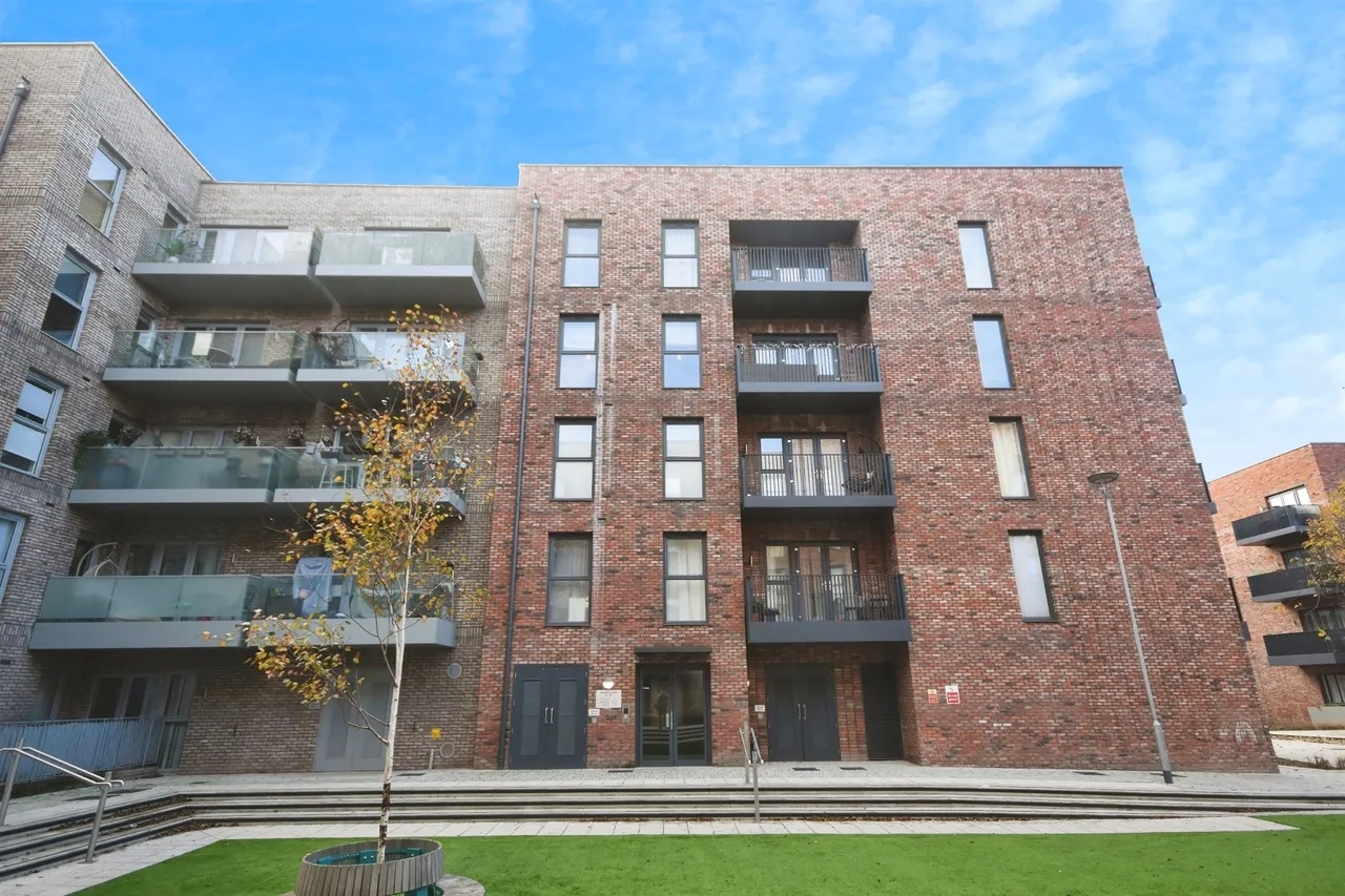 2 bed flat for sale — Regina Road, Chelmsford