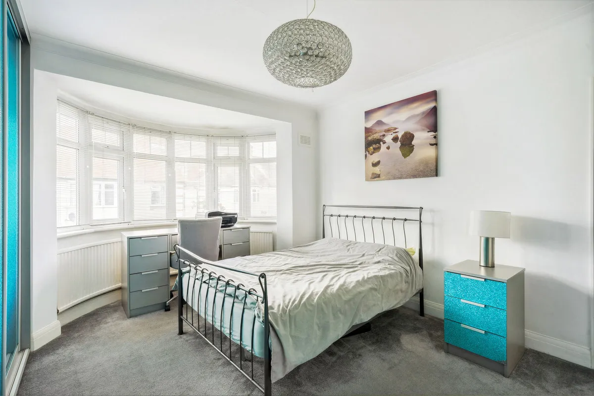 Eastbourne Gardens, London, SW14, photo 12
