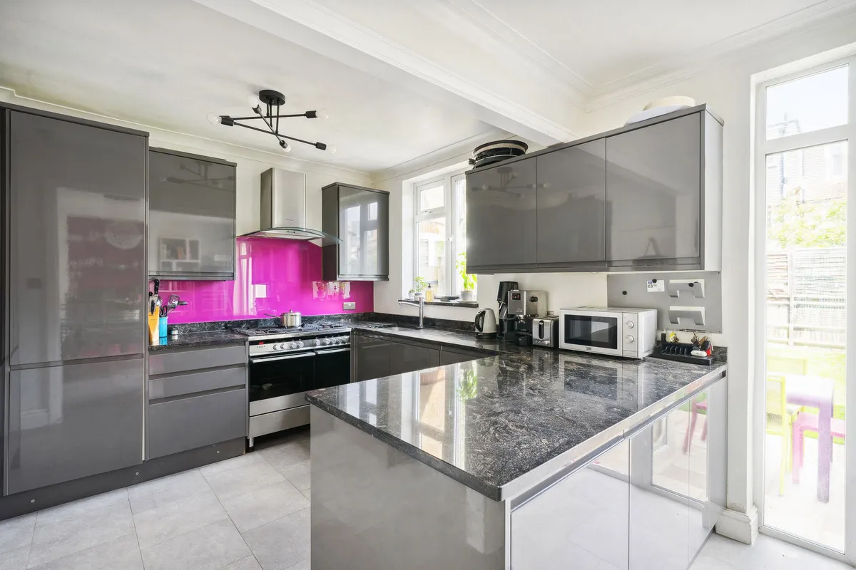 Eastbourne Gardens, London, SW14, photo 4