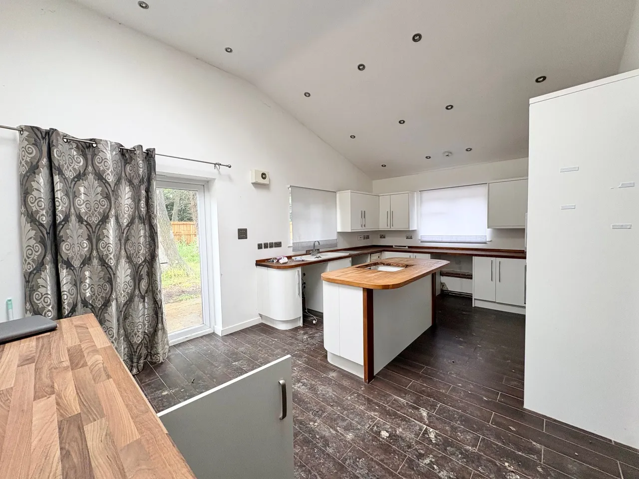 La Villetta, Bury Spinney Thorn Road, Dunstable, Houghton Regis, LU5 6JQ, photo 2