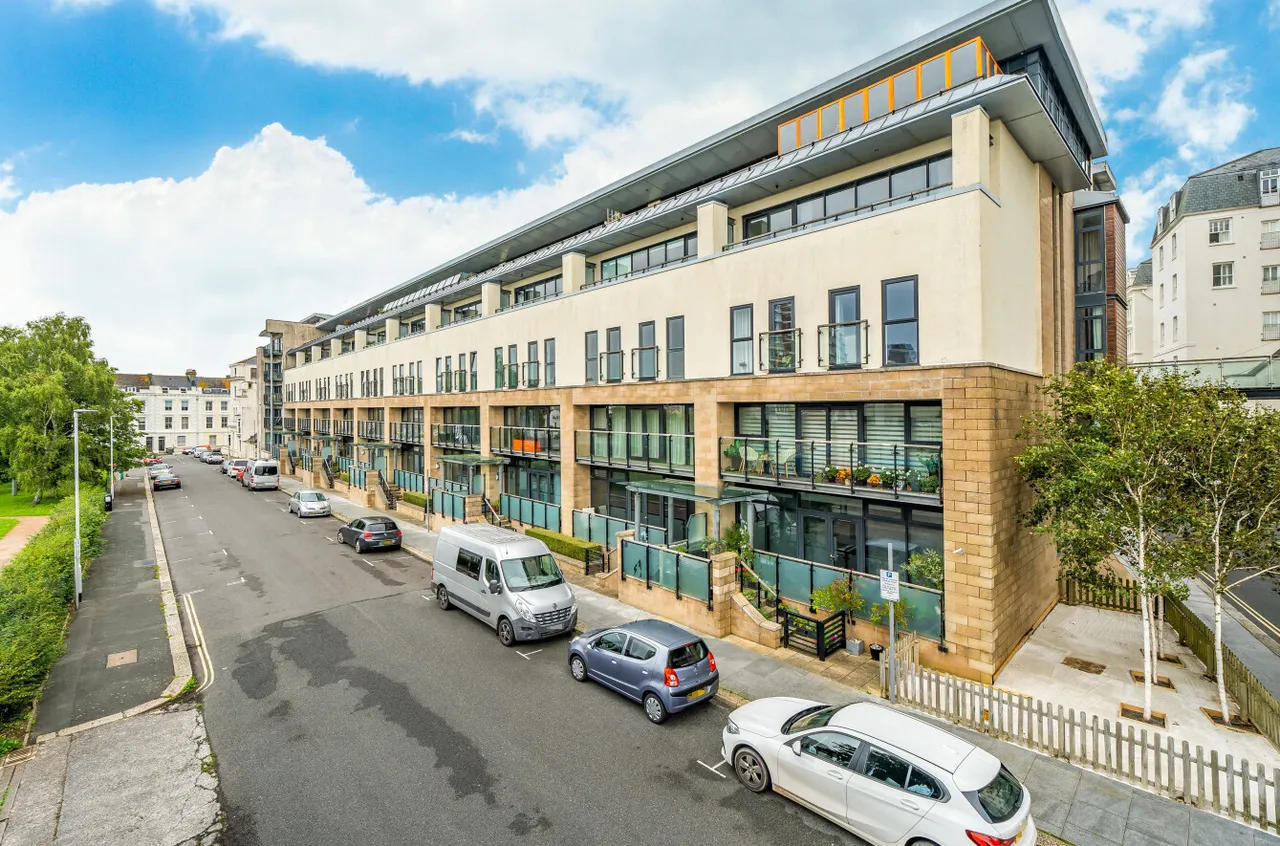 2 bed property for sale — Grand Hotel Road, Plymouth, Devon, PL1