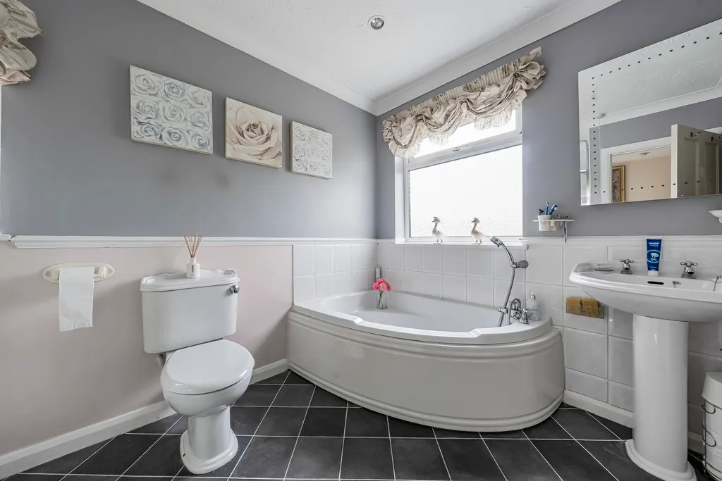 West Mead, South Ruislip, HA4, photo 22
