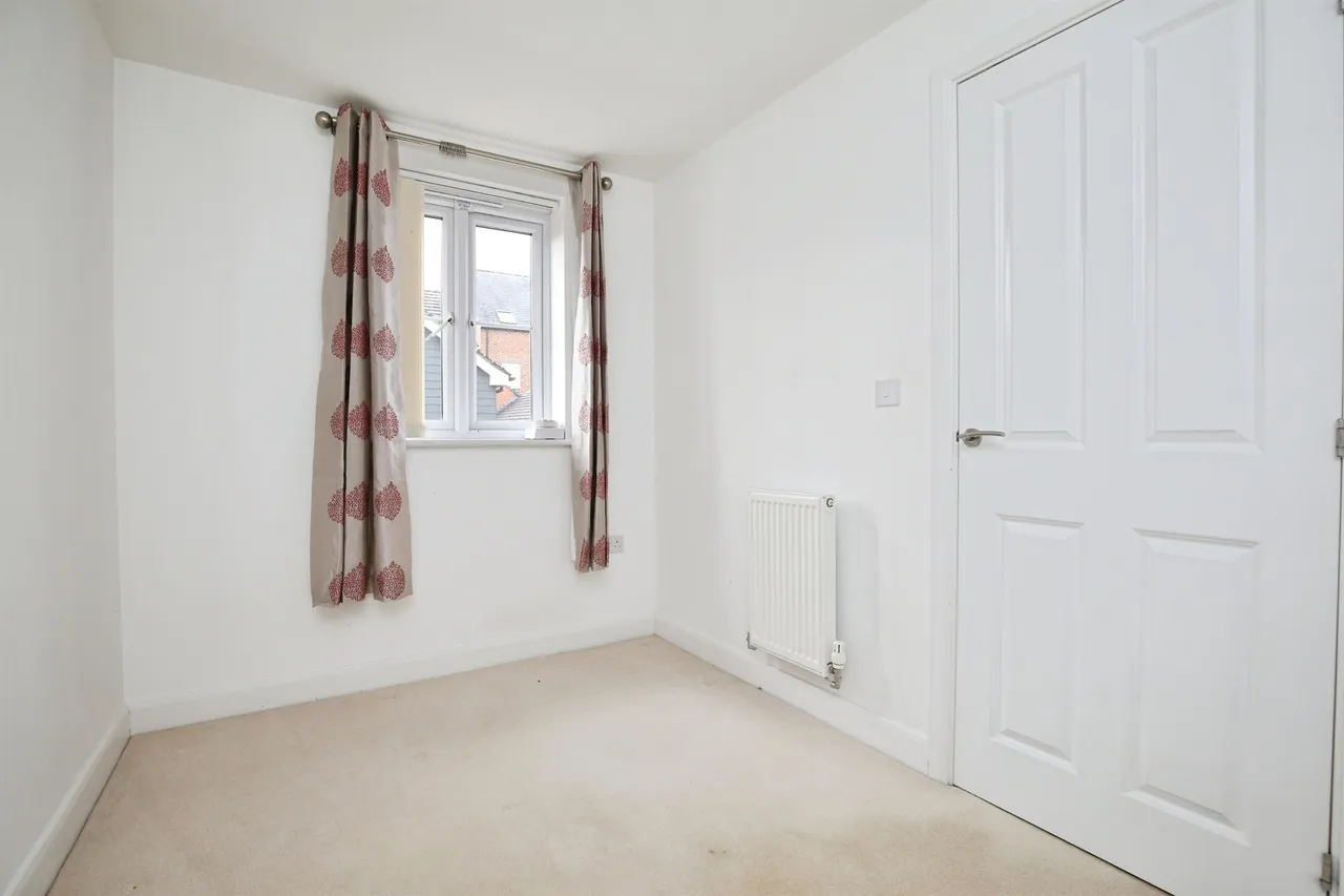 Lapstone Crescent, Picket Piece, SP11, photo 7