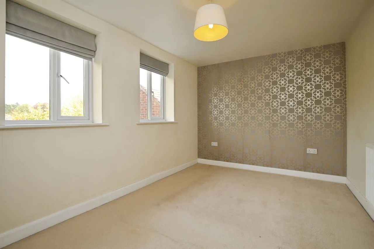 Lapstone Crescent, Picket Piece, SP11, photo 8