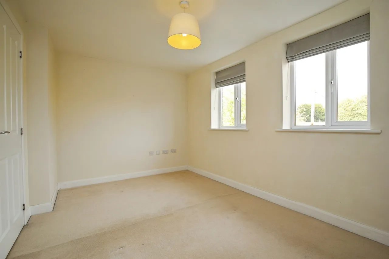 Lapstone Crescent, Picket Piece, SP11, photo 6