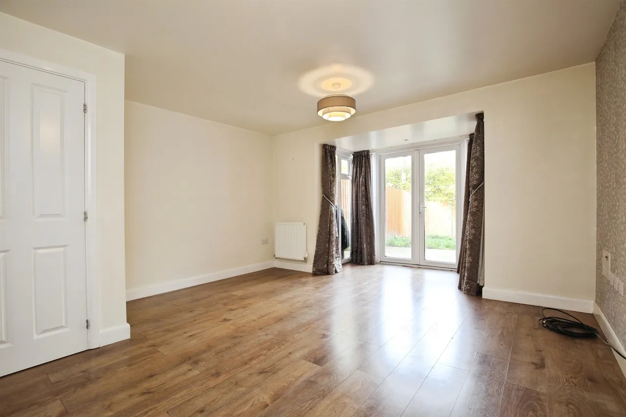 Lapstone Crescent, Picket Piece, SP11, photo 2