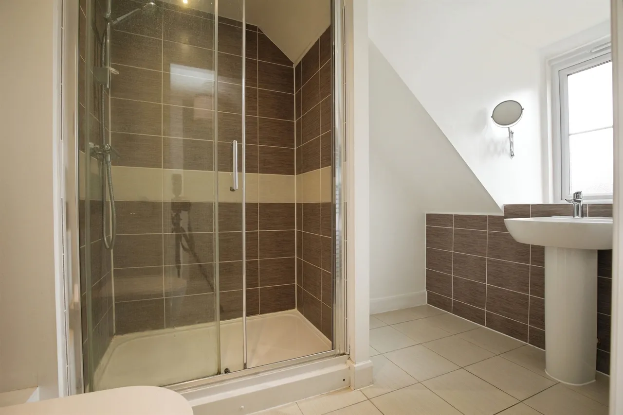 Lapstone Crescent, Picket Piece, SP11, photo 12