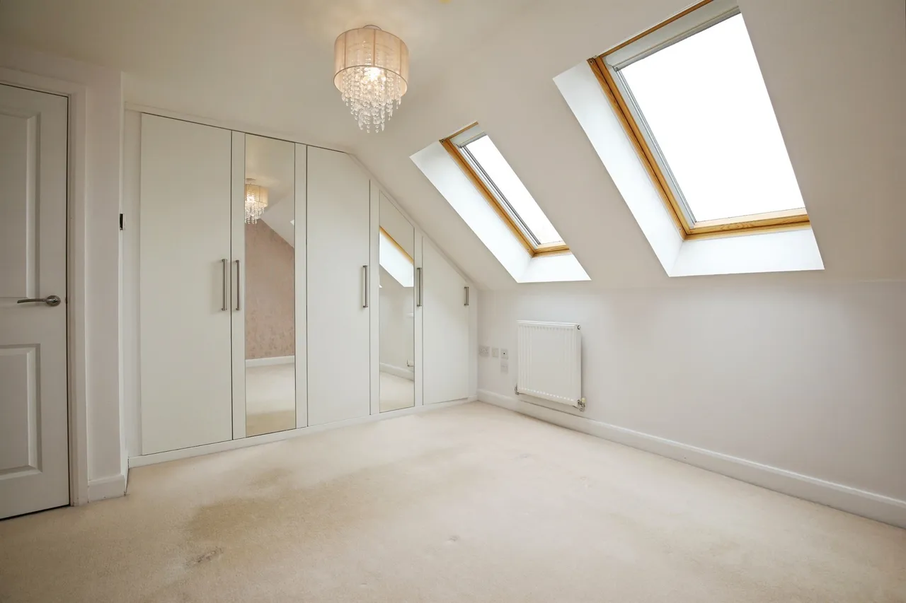 Lapstone Crescent, Picket Piece, SP11, photo 9