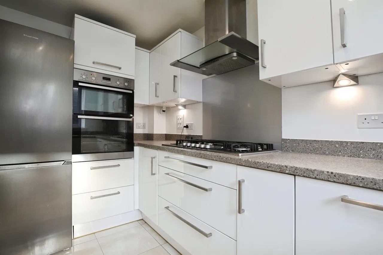 Lapstone Crescent, Picket Piece, SP11, photo 3