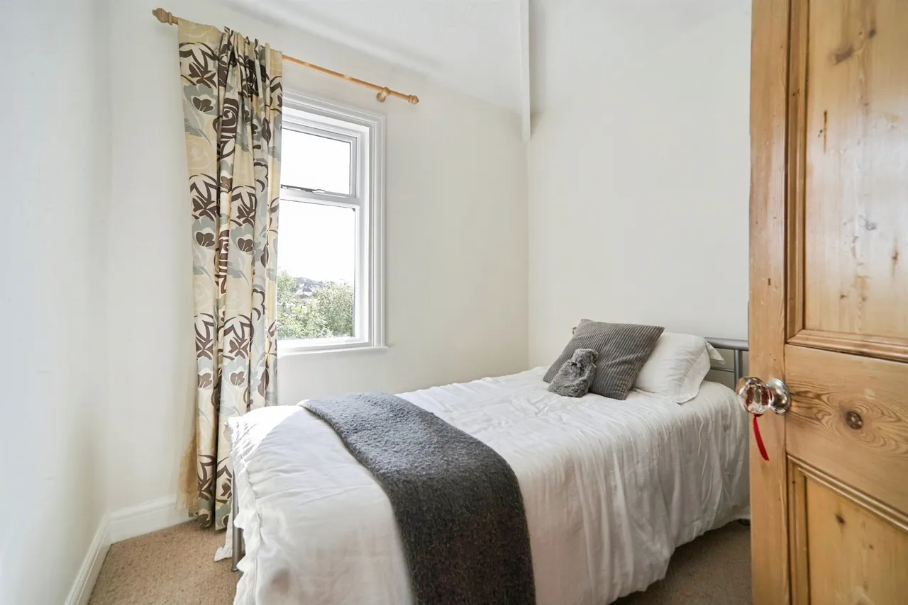 Rufford Drive, Yeadon, LS19, photo 10