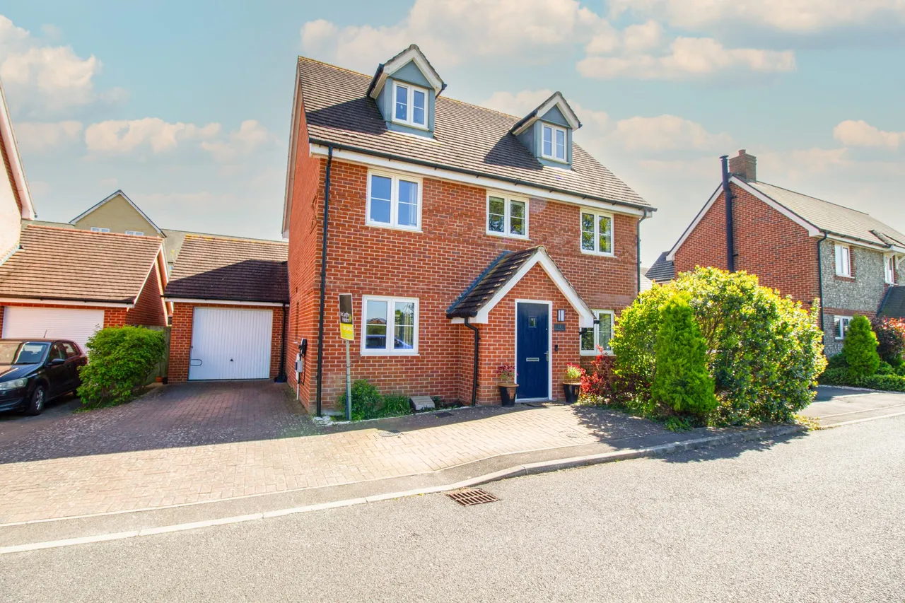 4 bed house for sale — Gurung Way, Church Crookham, Fleet, GU52 8AU
