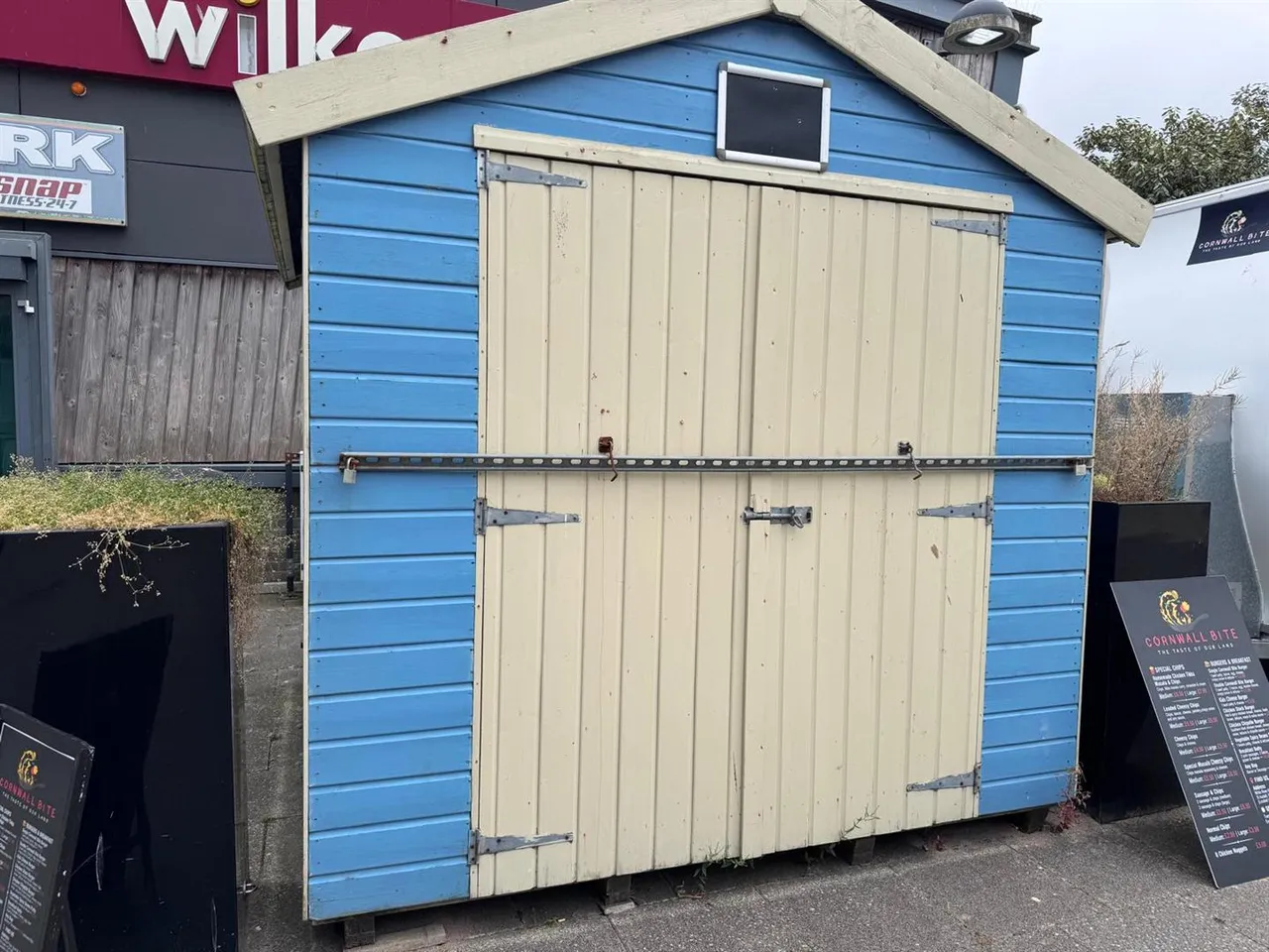 retail to rent, Aylmer Square, St Austell