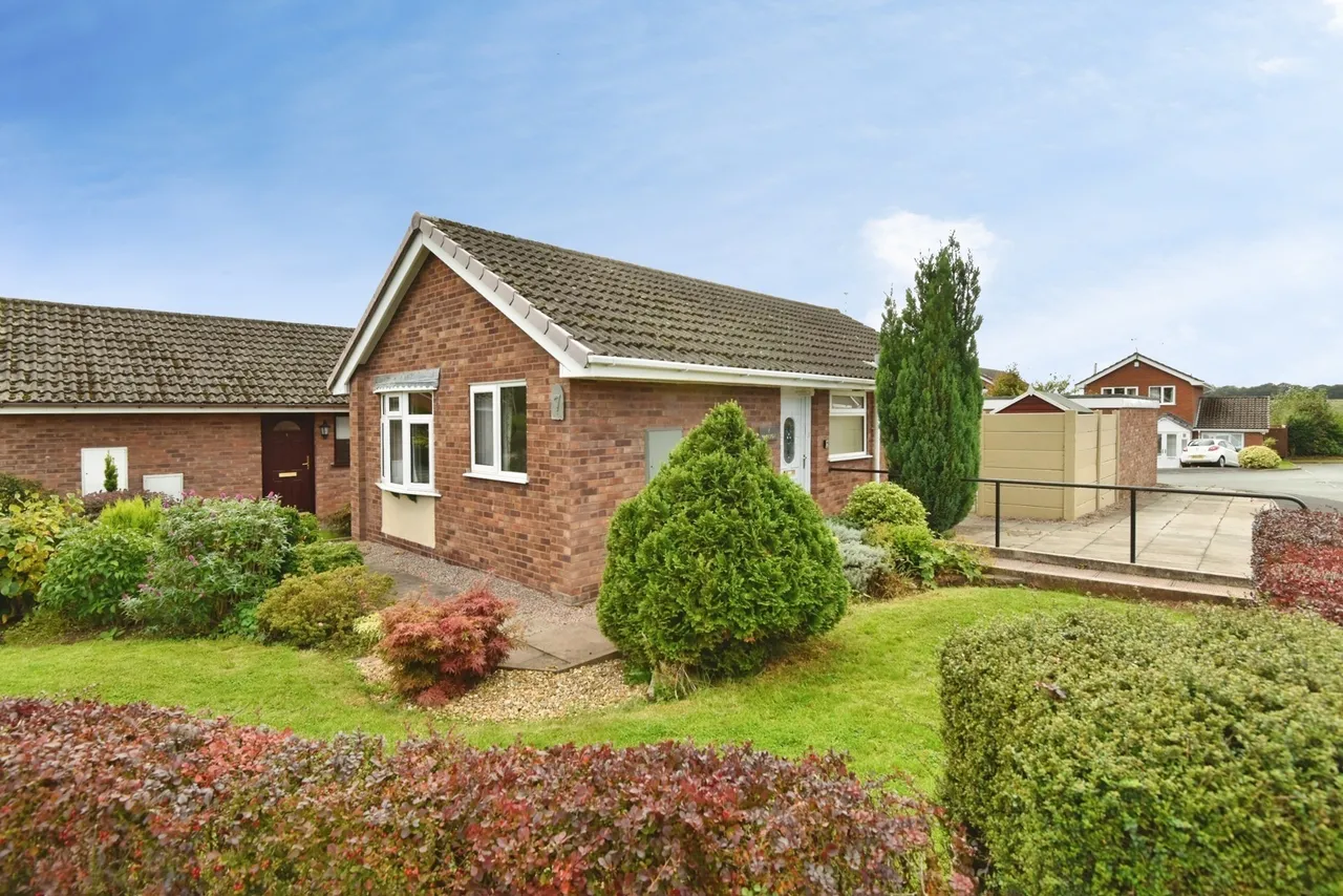 2 bed house for sale, Carlton Avenue, Newcastle, ST5