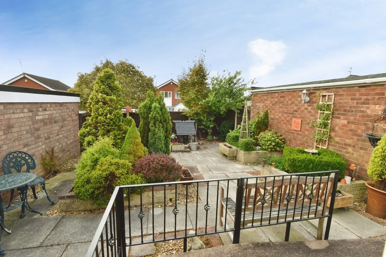 Carlton Avenue, Newcastle, ST5, photo 12