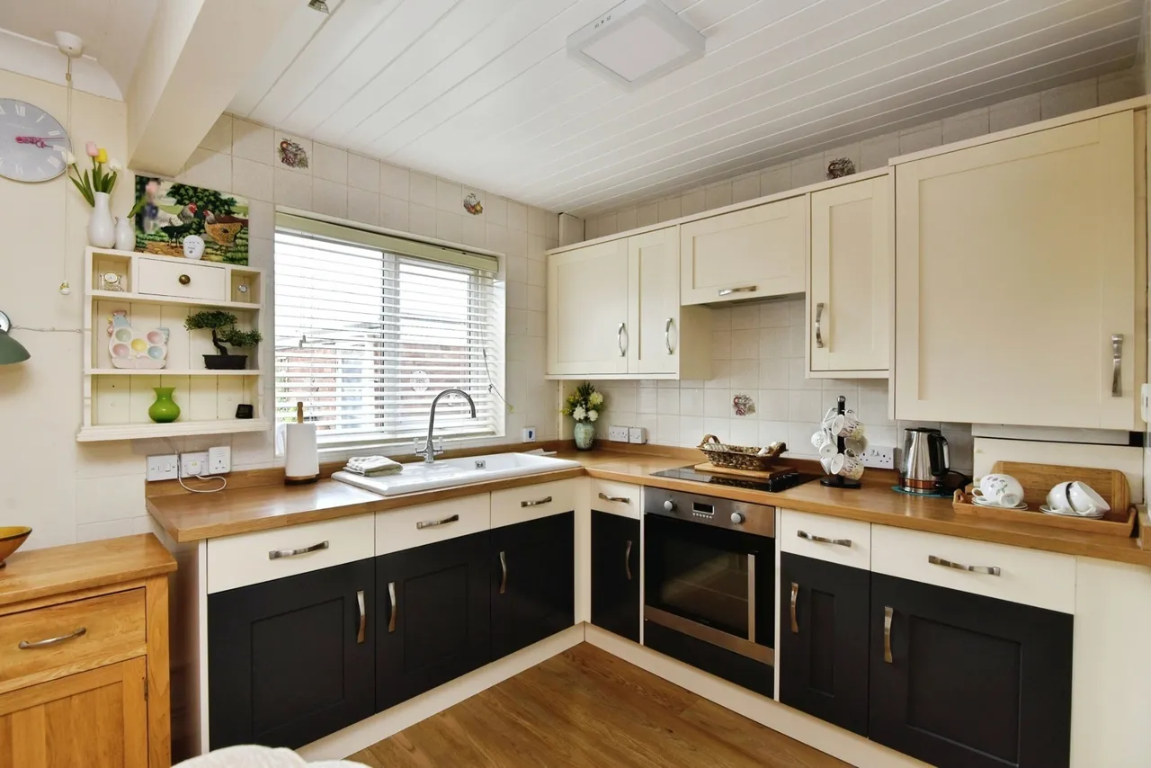 Carlton Avenue, Newcastle, ST5, photo 6