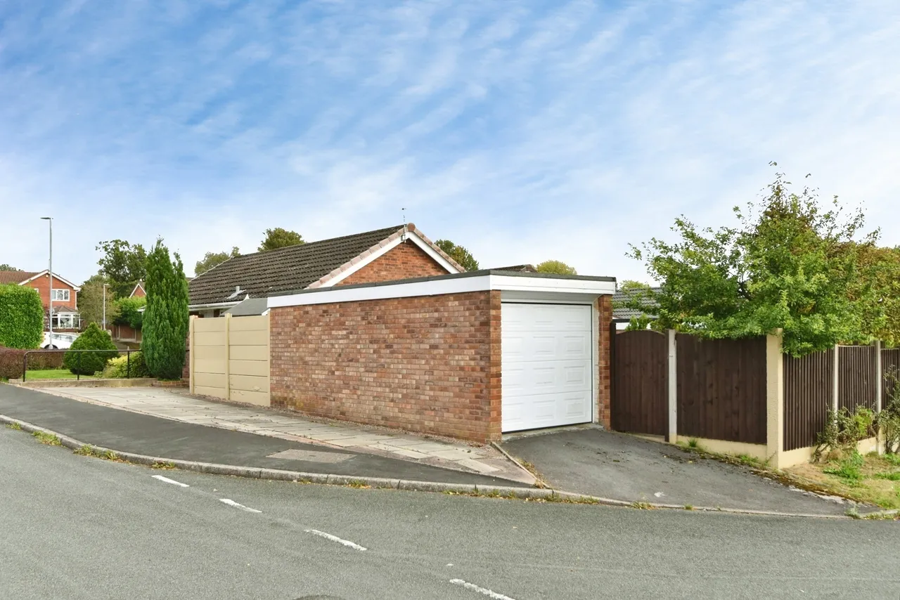 Carlton Avenue, Newcastle, ST5, photo 16
