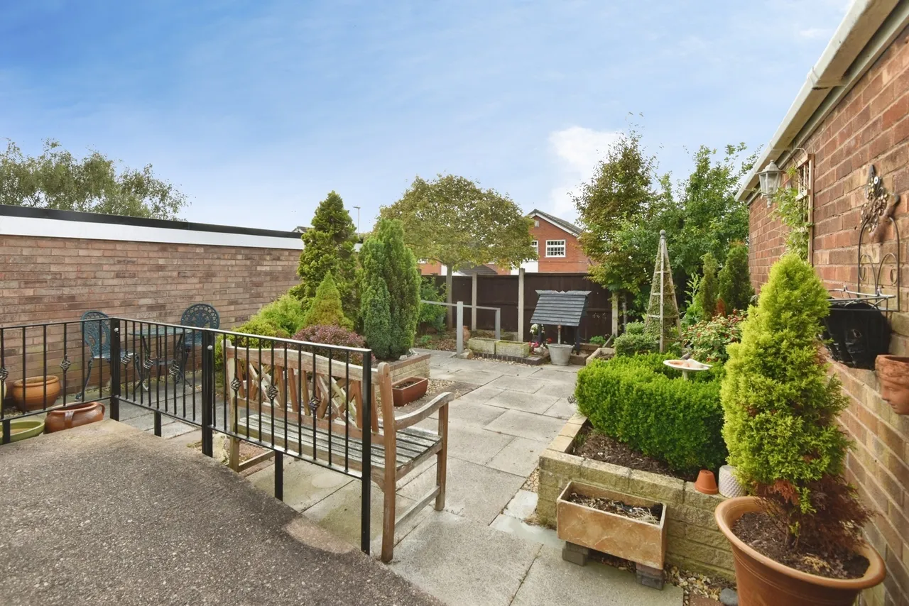 Carlton Avenue, Newcastle, ST5, photo 13