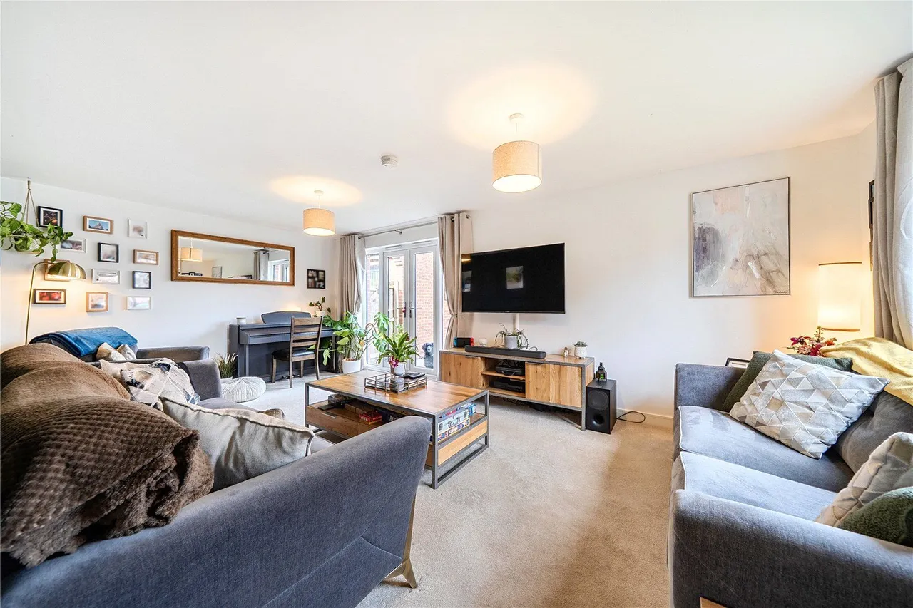 Weave Close, East Hollinsfield, M24, photo 6