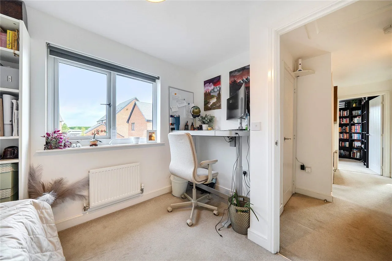 Weave Close, East Hollinsfield, M24, photo 19
