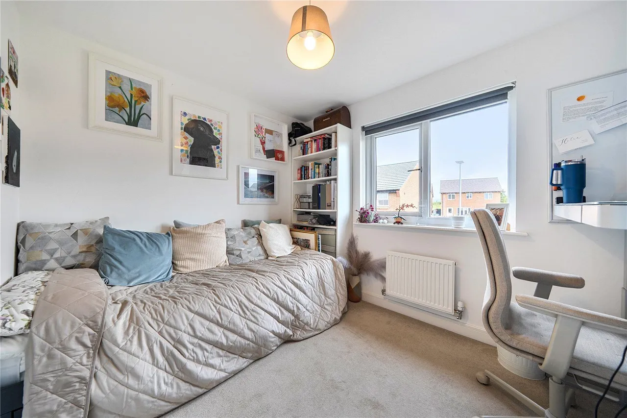 Weave Close, East Hollinsfield, M24, photo 18